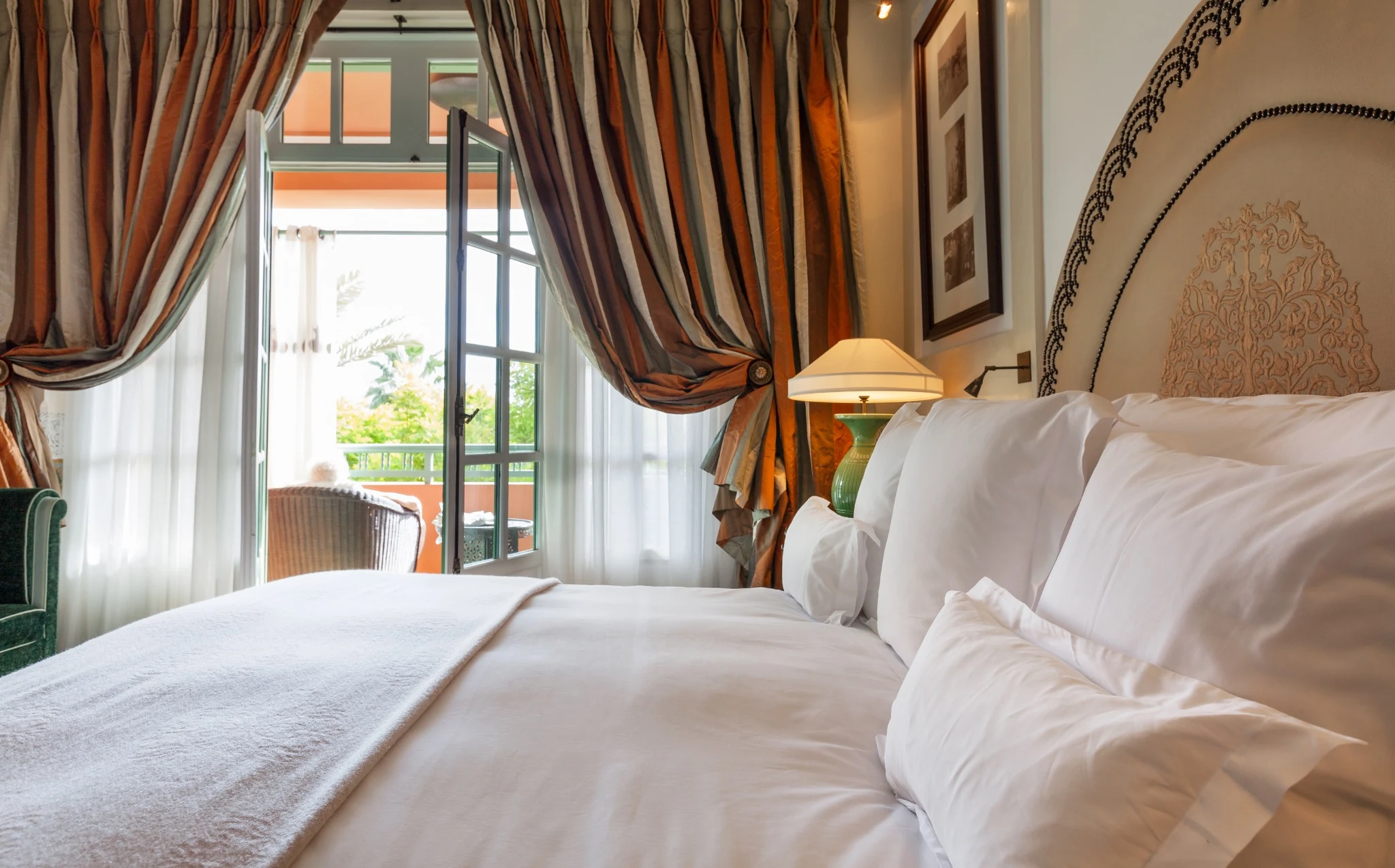 Private accommodations extend the Platinum Club promise of comfort, discretion and distinction.